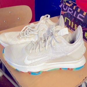 I’m selling lebrons they have a few scuffs